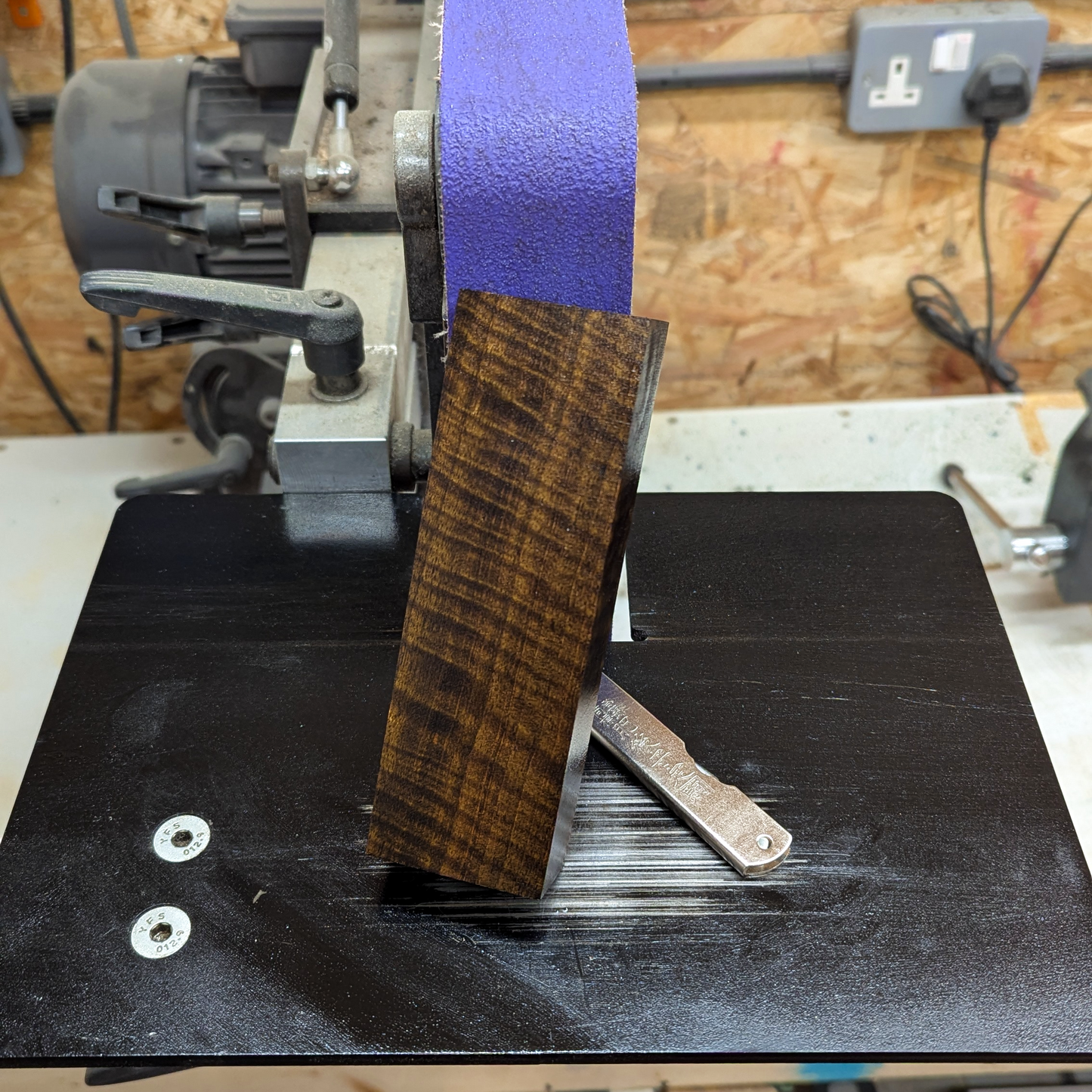 Curly Mango - Brown (B Grade)