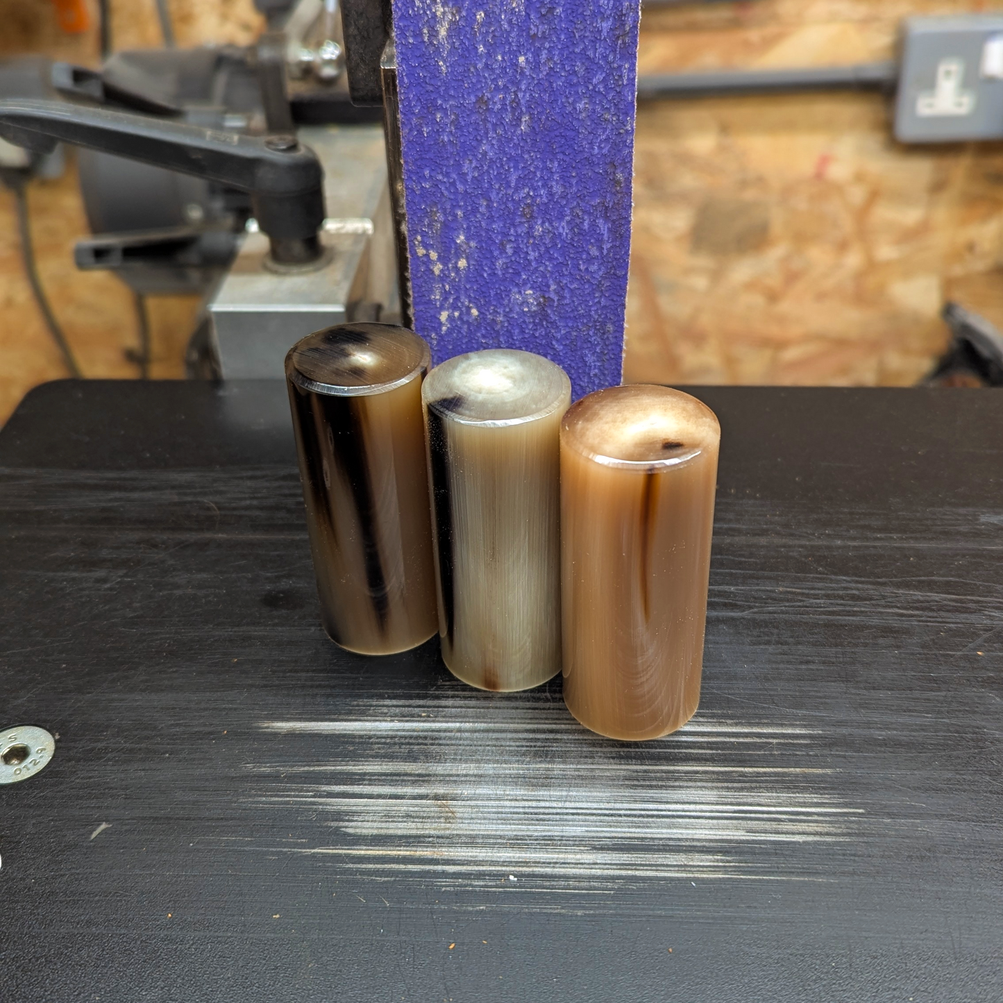 Blonde Horn Roll (1 piece)